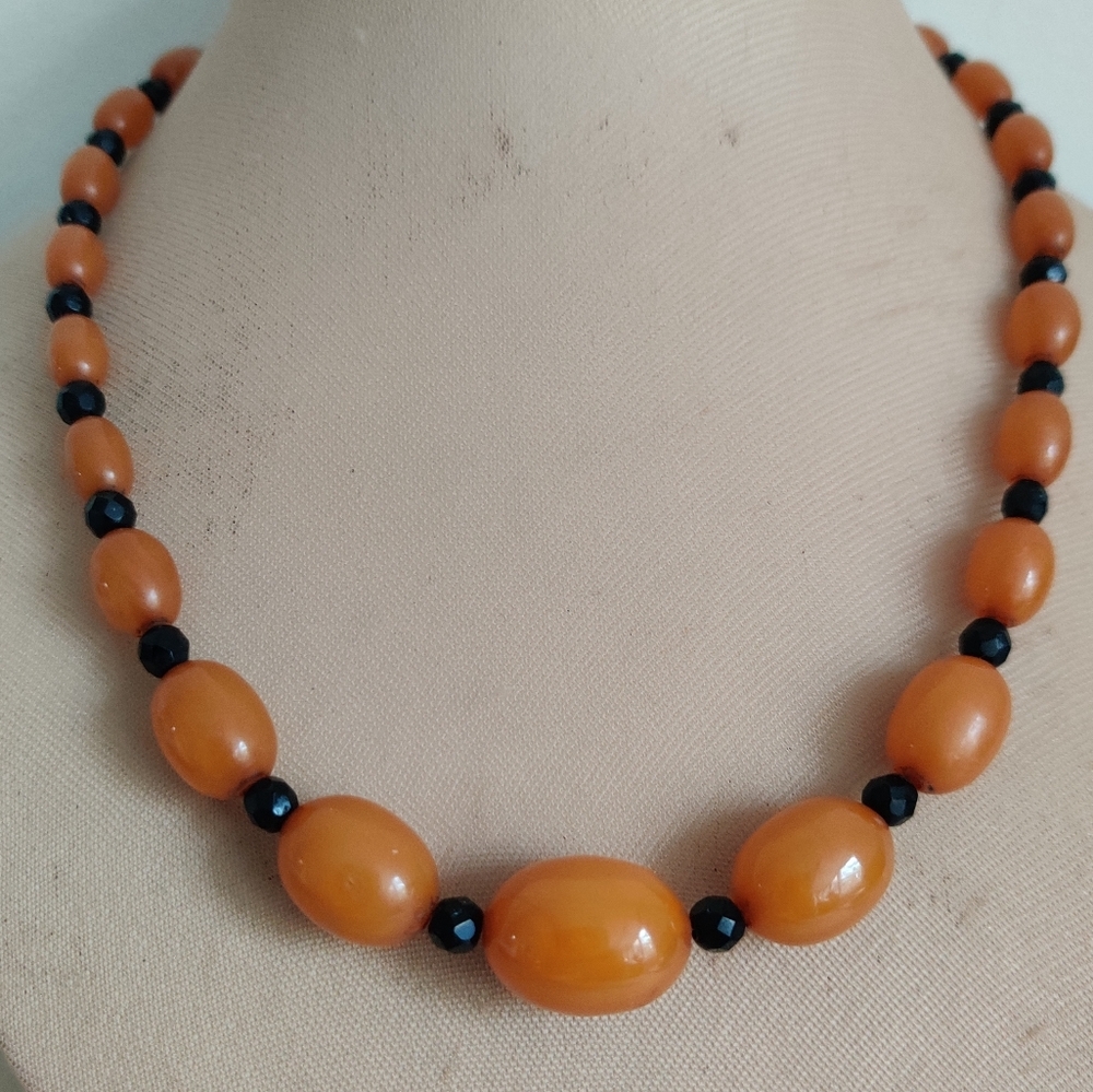 Vintage Amber Tone Bakelite Necklace